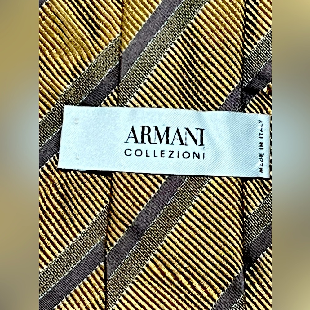 Armani Collezioni - Ribbed with textured feel to the touch